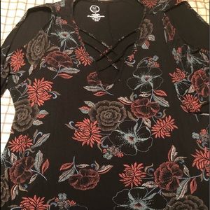 EUC women’s cold shoulder shirt sz 3, Maurice’s